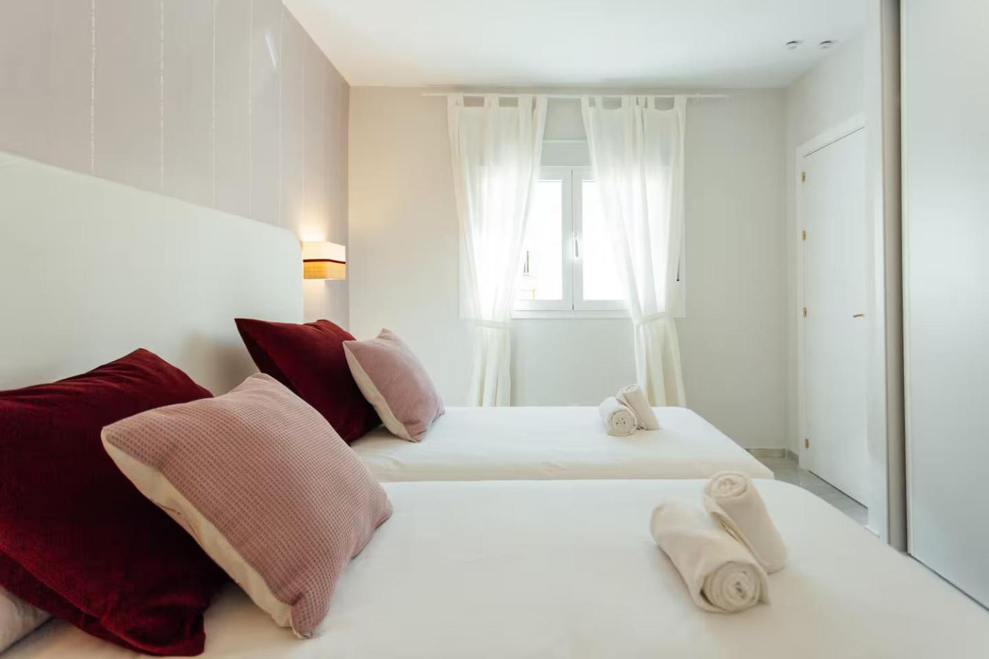 Reformed And Comfy- 2Bd 2Bth- Arenal Apartment เซบีญา ภายนอก รูปภาพ