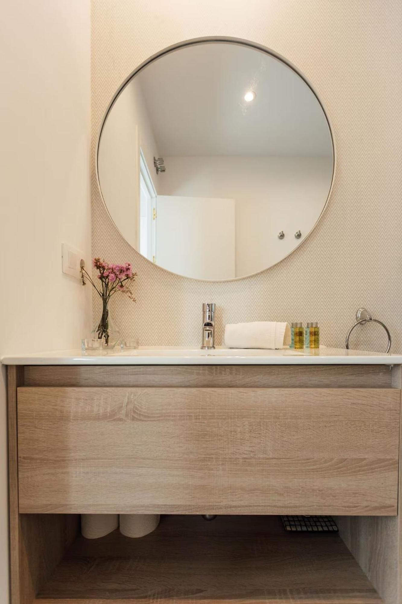 Reformed And Comfy- 2Bd 2Bth- Arenal Apartment เซบีญา ภายนอก รูปภาพ