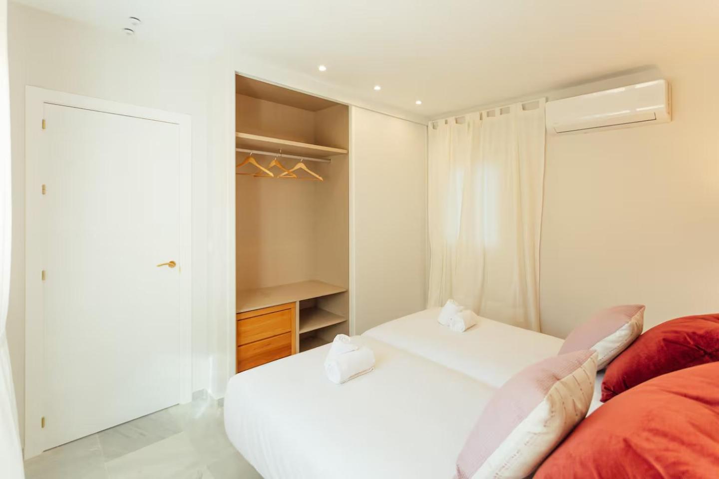 Reformed And Comfy- 2Bd 2Bth- Arenal Apartment เซบีญา ภายนอก รูปภาพ