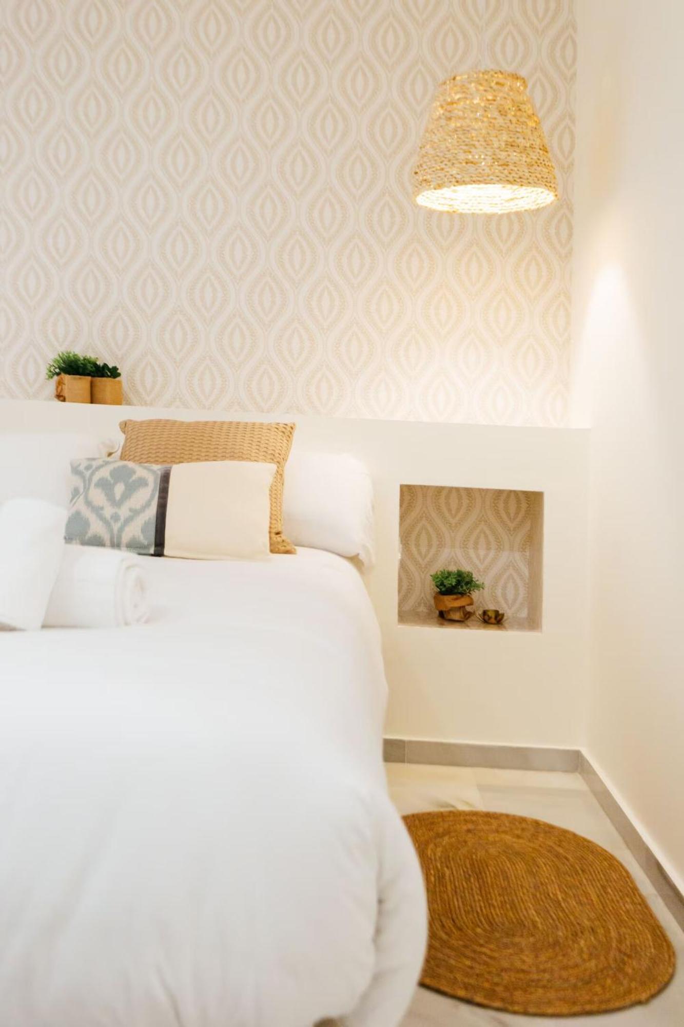 Reformed And Comfy- 2Bd 2Bth- Arenal Apartment เซบีญา ภายนอก รูปภาพ