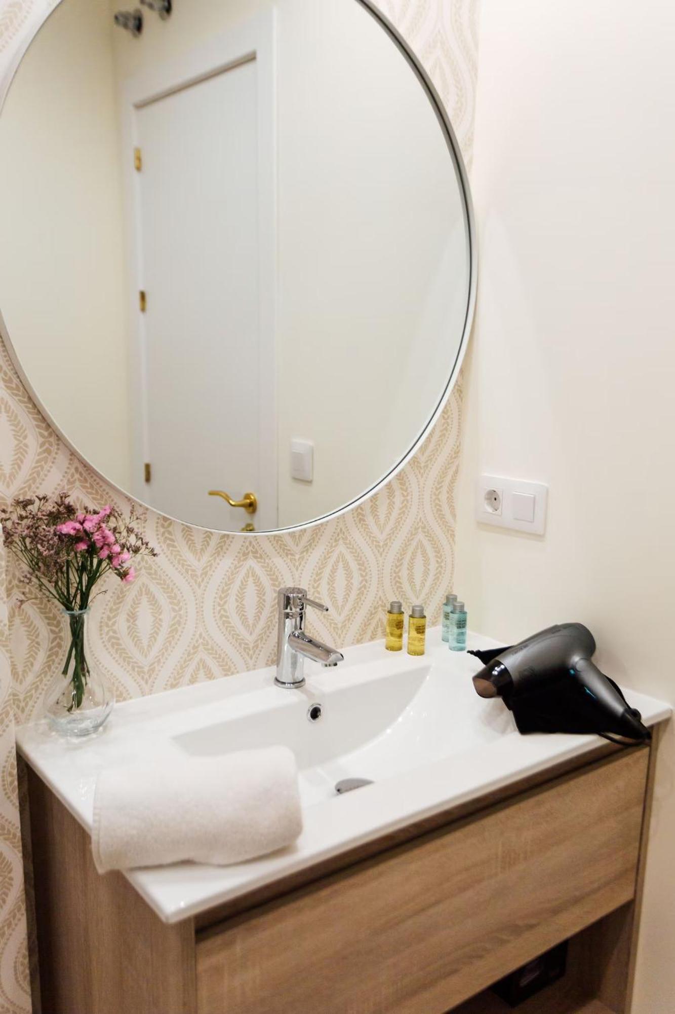 Reformed And Comfy- 2Bd 2Bth- Arenal Apartment เซบีญา ภายนอก รูปภาพ